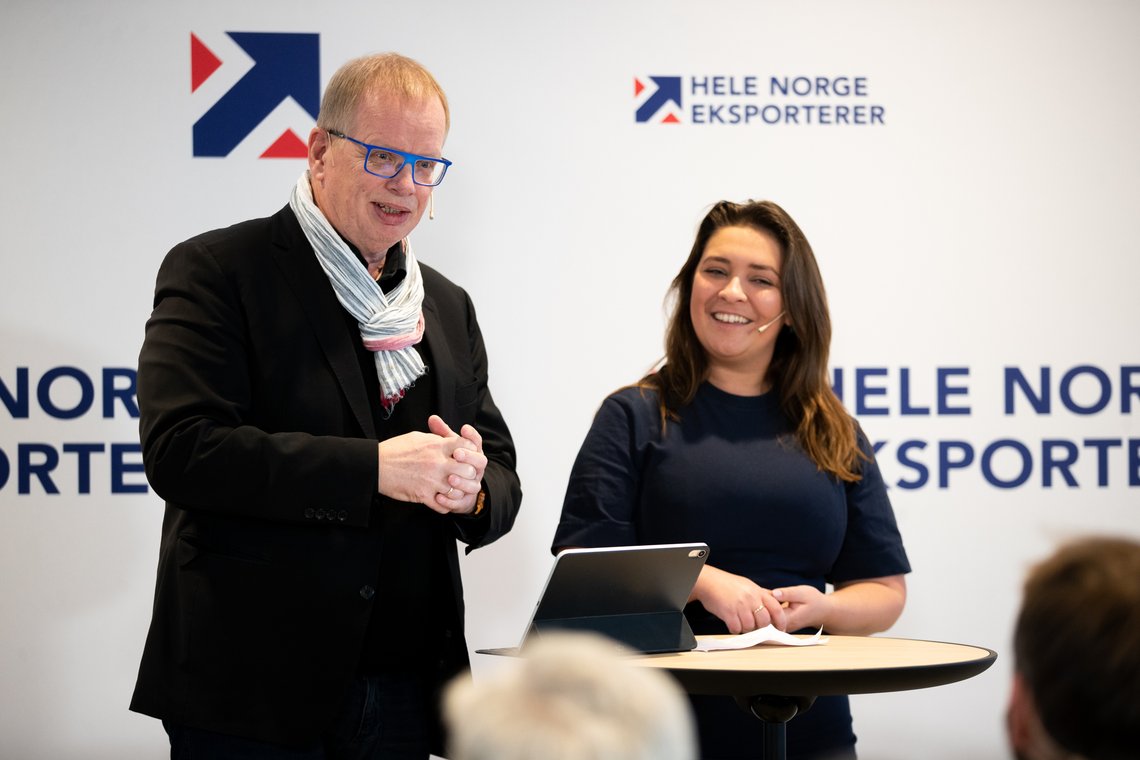 Oslo 20221201.
Geir Seljeseth, avdelingsleder for Industri Energi, og Maria Barstad Sanner, Kommunikasjonssjef i Offshore Norge under lansering av den første eksportsatsingen under reformen «Hele Norge eksporterer». Satsingen er et offentlig-privat samarbeid og skal bidra til at norske aktører kan ta større andeler på det globale havvindmarkedet.
Foto: Hanna Johre / NTB Oslo 20221201.
Geir Seljeseth, avdelingsleder for Industri Energi, og Maria Barstad Sanner, Kommunikasjonssjef i Offshore Norge under lansering av den første eksportsatsingen under reformen «Hele Norge eksporterer». Satsingen er et offentlig-privat samarbeid og skal bidra til at norske aktører kan ta større andeler på det globale havvindmarkedet.
Foto: Hanna Johre / NTB