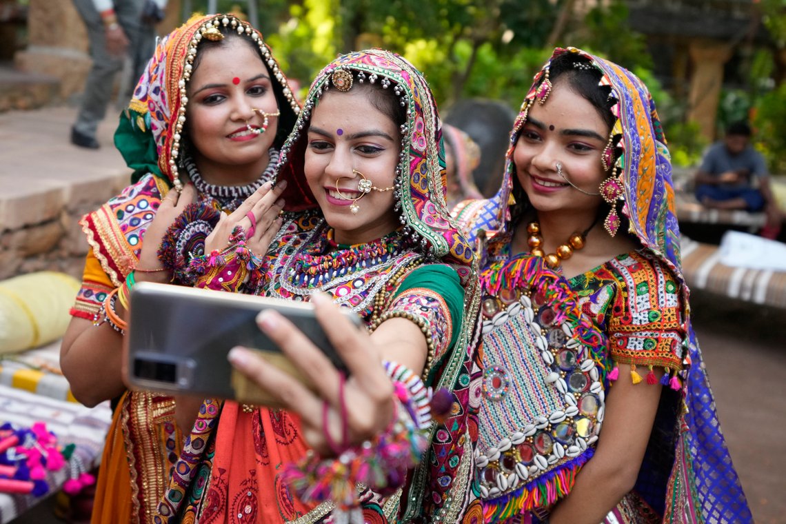 Muslimske menn i India forsøker å lokke hinduistiske jenter til å konvertere til islam. Foto: AP/Ajit Solanki Muslimske menn i India forsøker å lokke hinduistiske jenter til å konvertere til islam. Foto: AP/Ajit Solanki