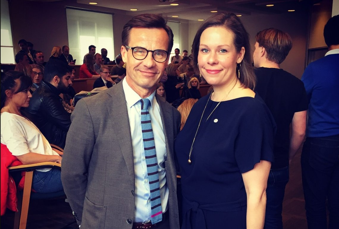 Migrasjonsminister Maria Malmer Stenergard sammen med Moderaternas partileder og statsminister Ulf Kristersson. Foto: Wikimedia Commons Migrasjonsminister Maria Malmer Stenergard sammen med Moderaternas partileder og statsminister Ulf Kristersson. Foto: Wikimedia Commons
