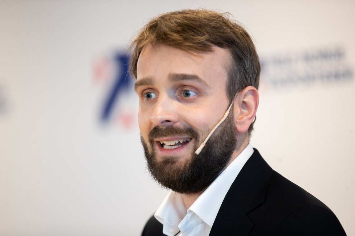 Oslo 20221201.
Næringsminister Jan Christian Vestre (Ap) lanserer den første eksportsatsingen under reformen «Hele Norge eksporterer». Satsingen er et offentlig-privat samarbeid og skal bidra til at norske aktører kan ta større andeler på det globale havvindmarkedet.
Foto: Hanna Johre / NTB Oslo 20221201.
Næringsminister Jan Christian Vestre (Ap) lanserer den første eksportsatsingen under reformen «Hele Norge eksporterer». Satsingen er et offentlig-privat samarbeid og skal bidra til at norske aktører kan ta større andeler på det globale havvindmarkedet.
Foto: Hanna Johre / NTB