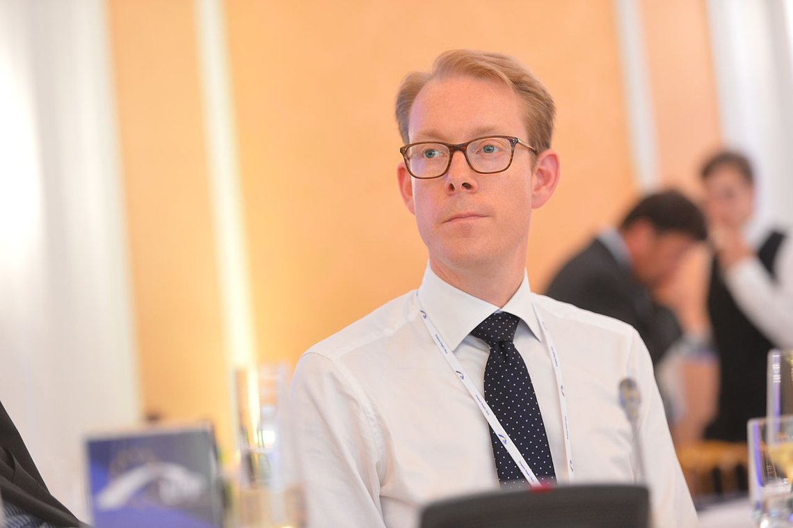 EUs sterke mann Tobias Billström nøyde seg med symbolpolitikk etter at Teheran ga beskjed om at Den islamske revolusjonsgarde ikke er en terrororganisasjon. Foto: Wikimedia Commons EUs sterke mann Tobias Billström nøyde seg med symbolpolitikk etter at Teheran ga beskjed om at Den islamske revolusjonsgarde ikke er en terrororganisasjon. Foto: Wikimedia Commons
