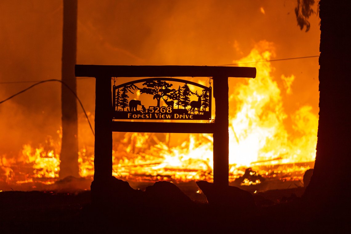 Grizzly Flats, California - August 17, 2021: A home burns as the Caldor Fire impacts the community of Grizzly Flats in El Dorado County. Photo: Jaden Schaul, Santa Cruz, California. (California gullrush-byen Grizzly Flats brant ned på grunn av feilstyrt skogforvaltning fra US Forest Service. Journ. anm.) Grizzly Flats, California - August 17, 2021: A home burns as the Caldor Fire impacts the community of Grizzly Flats in El Dorado County. Photo: Jaden Schaul, Santa Cruz, California. (California gullrush-byen Grizzly Flats brant ned på grunn av feilstyrt skogforvaltning fra US Forest Service. Journ. anm.)