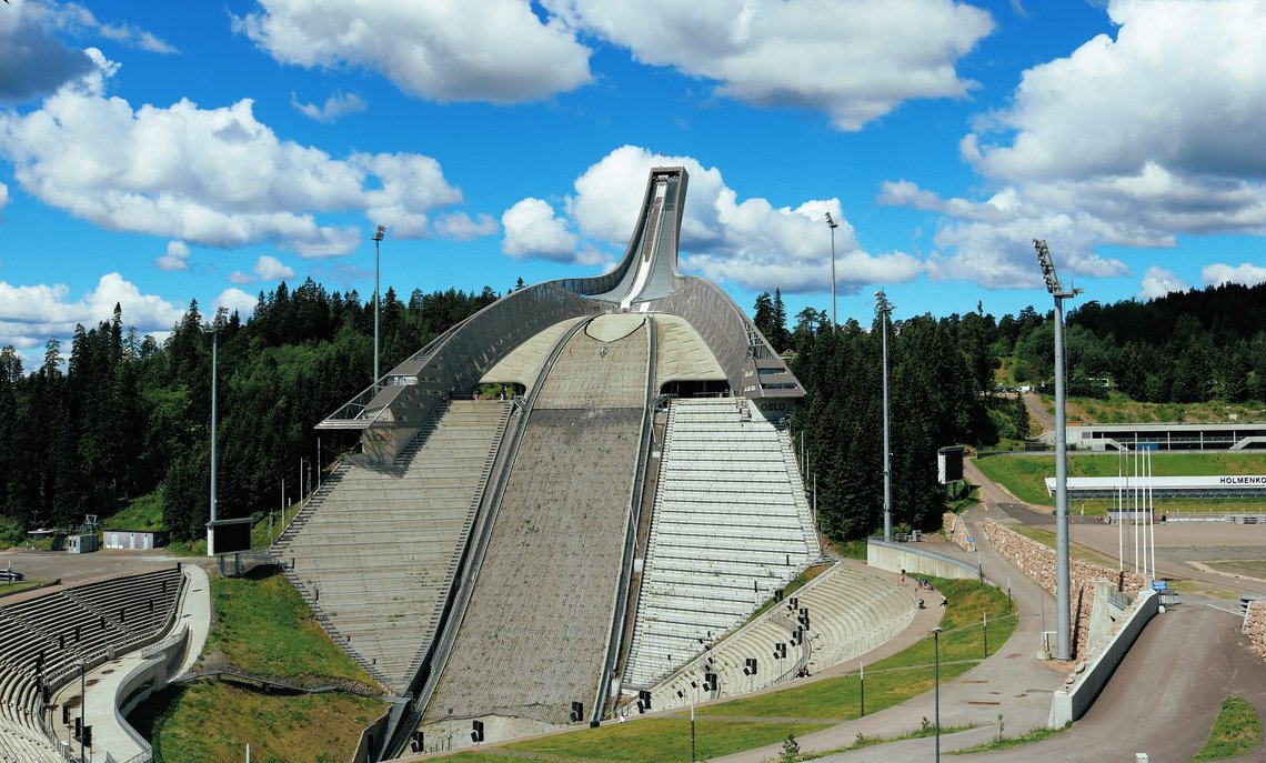 Holmenkollbakken, foto fra Pixabay. Holmenkollbakken, foto fra Pixabay.