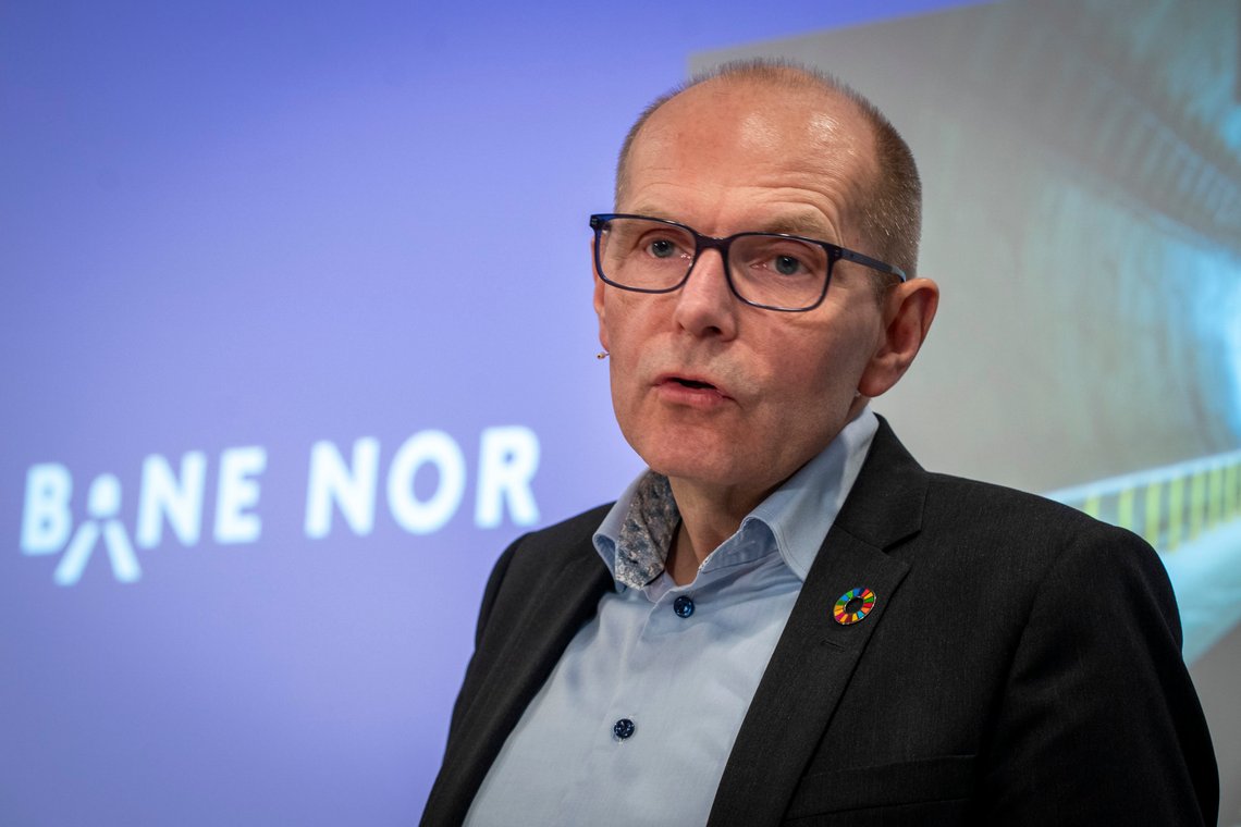 Konsernsjef Gorm Frimannslund i Bane Nor har en uvirkelig høy lønn, og det for å gjøre en elendig jobb med Follobanen.
Foto: Heiko Junge / NTB Konsernsjef Gorm Frimannslund i Bane Nor har en uvirkelig høy lønn, og det for å gjøre en elendig jobb med Follobanen.
Foto: Heiko Junge / NTB