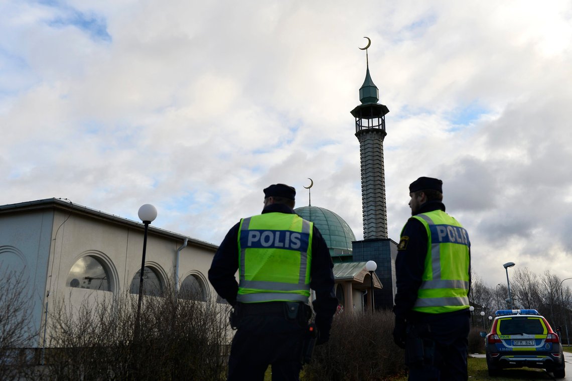 UPPSALA, Sverige 20150102
Efter den senaste tidens attentat mot moske´r kommer nu polisen och Säpo att höja bevakningen för att trygga religionsfriheten.
Foto: ANDERS WIKLUND / TT / NTB UPPSALA, Sverige 20150102
Efter den senaste tidens attentat mot moske´r kommer nu polisen och Säpo att höja bevakningen för att trygga religionsfriheten.
Foto: ANDERS WIKLUND / TT / NTB