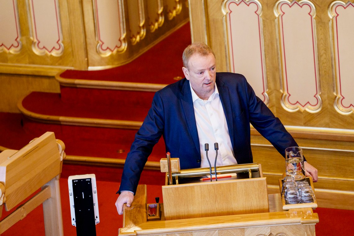 Terje Halleland (Frp) legger fram forslag i Stortinget med mål om å stanse prosjektet om å elektrifisere Melkøya. Foto: Stian Lysberg Solum / NTB Terje Halleland (Frp) legger fram forslag i Stortinget med mål om å stanse prosjektet om å elektrifisere Melkøya. Foto: Stian Lysberg Solum / NTB