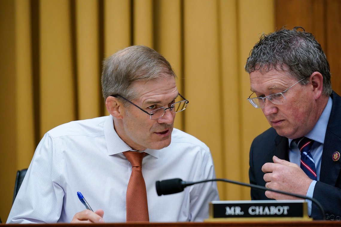 Jim Jordan skal lede justiskomiteen og vil få mye å gjøre med Thomas Massie (t.h) Jim Jordan skal lede justiskomiteen og vil få mye å gjøre med Thomas Massie (t.h)