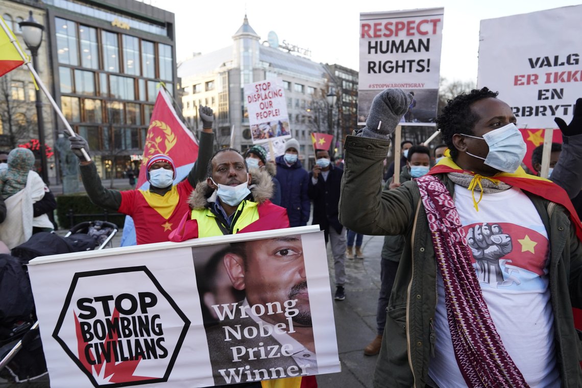 Demonstrasjon mot Etiopias statsminister og tidligere fredsprisvinner Abiy Ahmed utenfor Stortinget.
Foto: Heiko Junge / NTB Demonstrasjon mot Etiopias statsminister og tidligere fredsprisvinner Abiy Ahmed utenfor Stortinget.
Foto: Heiko Junge / NTB
