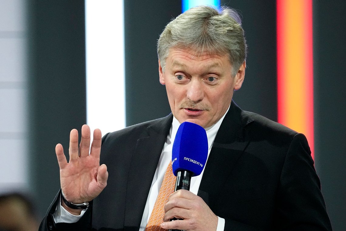 FILE - Kremlin spokesman Dmitry Peskov speaks to journalists in Moscow, Russia, on Dec. 23, 2021. The Kremlin says there was no breakthrough in the latest round of talks with Ukraine. Kremlin spokesman Dmitry Peskov said Wednesday it was a “positive factor” that Ukraine submitted its written proposals, but added that “we can’t say there has been something promising or any breakthroughs.” He emphasized in a call with reporters that there is still a lot of work ahead following Tuesday’s talks in Istanbul. (AP Photo) FILE - Kremlin spokesman Dmitry Peskov speaks to journalists in Moscow, Russia, on Dec. 23, 2021. The Kremlin says there was no breakthrough in the latest round of talks with Ukraine. Kremlin spokesman Dmitry Peskov said Wednesday it was a “positive factor” that Ukraine submitted its written proposals, but added that “we can’t say there has been something promising or any breakthroughs.” He emphasized in a call with reporters that there is still a lot of work ahead following Tuesday’s talks in Istanbul. (AP Photo)