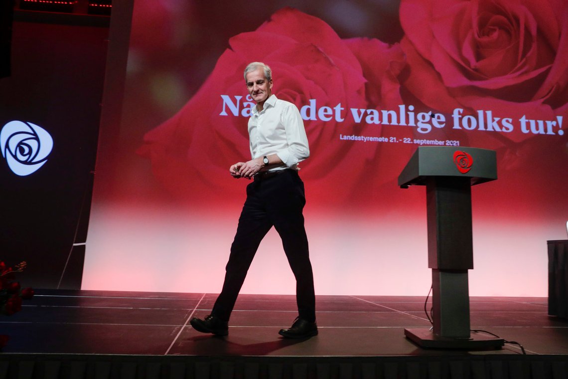 Støre-regjeringen soper inn skatter i en allerede søkkrik statskasse, og enorme beløp kanaliseres ut av landet i bistand mens store hull i velferd og infrastruktur står åpne her i Norge. Foto: Berit Roald / NTB Støre-regjeringen soper inn skatter i en allerede søkkrik statskasse, og enorme beløp kanaliseres ut av landet i bistand mens store hull i velferd og infrastruktur står åpne her i Norge. Foto: Berit Roald / NTB