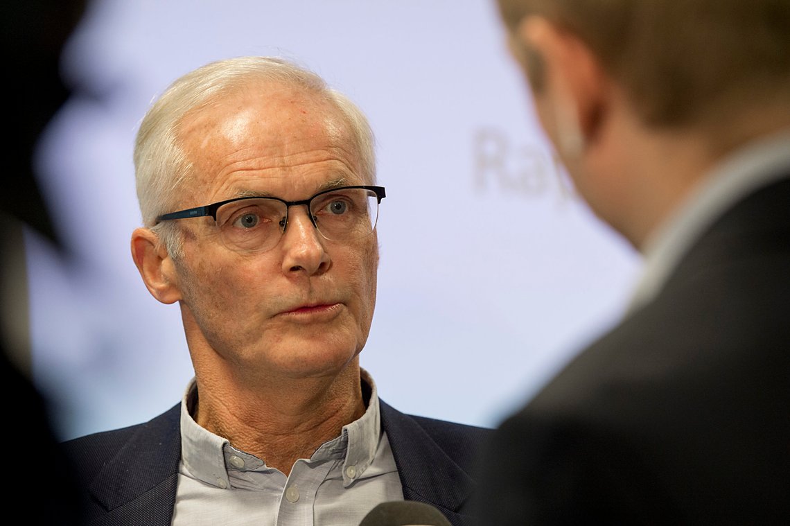 Bergen 20191113.
Direktør Lars Sørgard på pressekonferanse hos Konkurransetilsynet om razziaer hos Orkla og Norgesgruppen.
Foto: Marit Hommedal / NTB Bergen 20191113.
Direktør Lars Sørgard på pressekonferanse hos Konkurransetilsynet om razziaer hos Orkla og Norgesgruppen.
Foto: Marit Hommedal / NTB