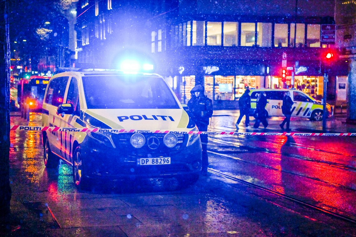 To medlemmer av Young Guns som ble skadet i en skyteepisode i Klingenberggaten i Oslo sentrum lørdag kveld, er nå etterlyst internasjonalt av politiet. Foto: Annika Byrde / NTB To medlemmer av Young Guns som ble skadet i en skyteepisode i Klingenberggaten i Oslo sentrum lørdag kveld, er nå etterlyst internasjonalt av politiet. Foto: Annika Byrde / NTB