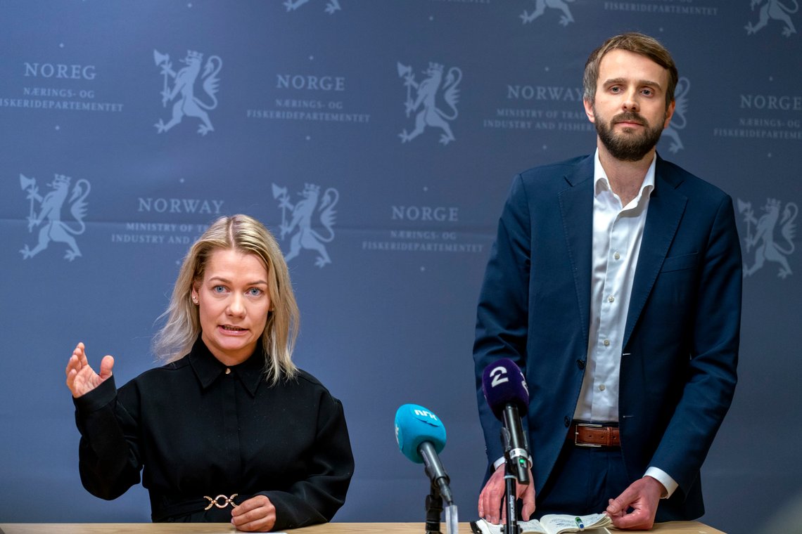 Oslo 20230112.
Næringsminister Jan Christian Vestre og landbruks- og matminister Sandra Borch etter møtet med aktører i dagligvarebransjen om prisøkninger på matvarer.
Foto: Gorm Kallestad / NTB Oslo 20230112.
Næringsminister Jan Christian Vestre og landbruks- og matminister Sandra Borch etter møtet med aktører i dagligvarebransjen om prisøkninger på matvarer.
Foto: Gorm Kallestad / NTB