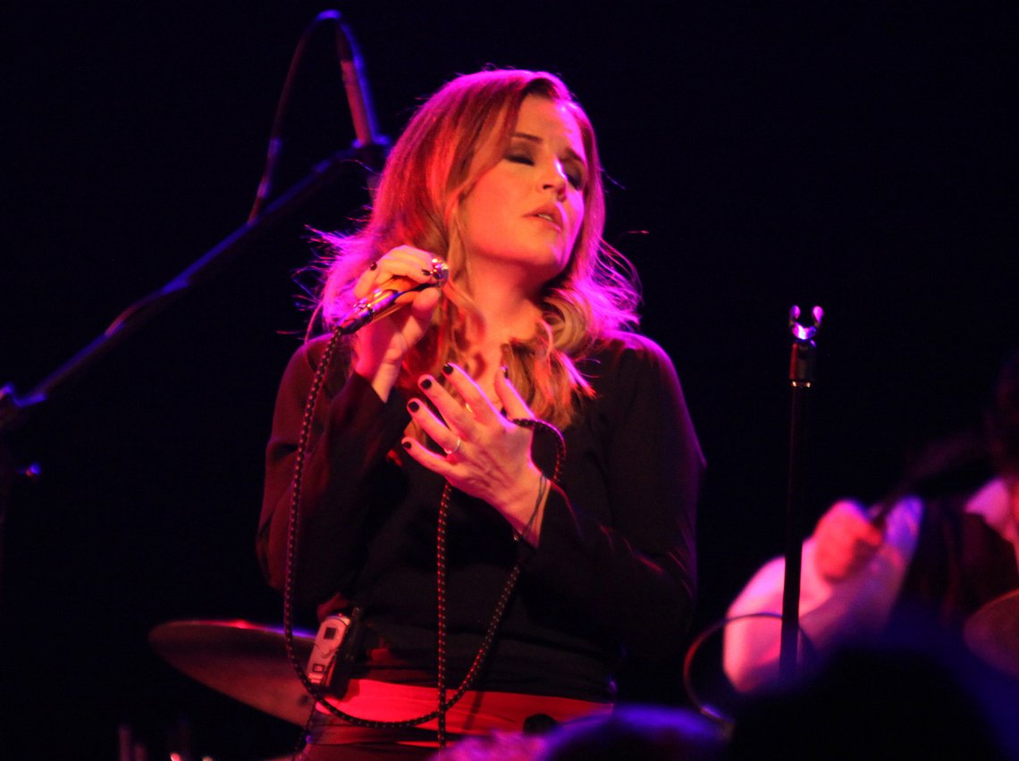Lisa Marie Presley døde fredag, 54 år gammel. Foto: Barry Brecheisen / Invision / AP / NTB Lisa Marie Presley døde fredag, 54 år gammel. Foto: Barry Brecheisen / Invision / AP / NTB