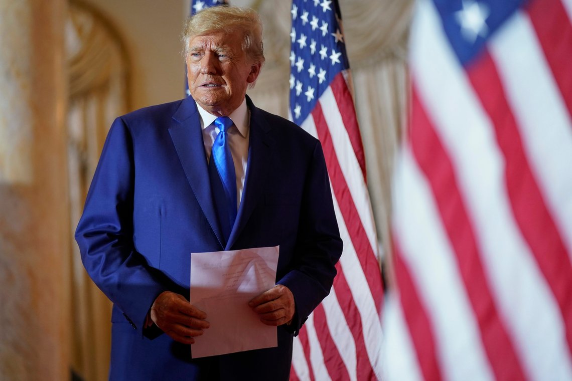 Tidligere president Donald Trump ber om å få gjenåpnet Facebook-kontoen, der han tidligere hadde 34 millioner følgere. Foto: AP / NTB Tidligere president Donald Trump ber om å få gjenåpnet Facebook-kontoen, der han tidligere hadde 34 millioner følgere. Foto: AP / NTB