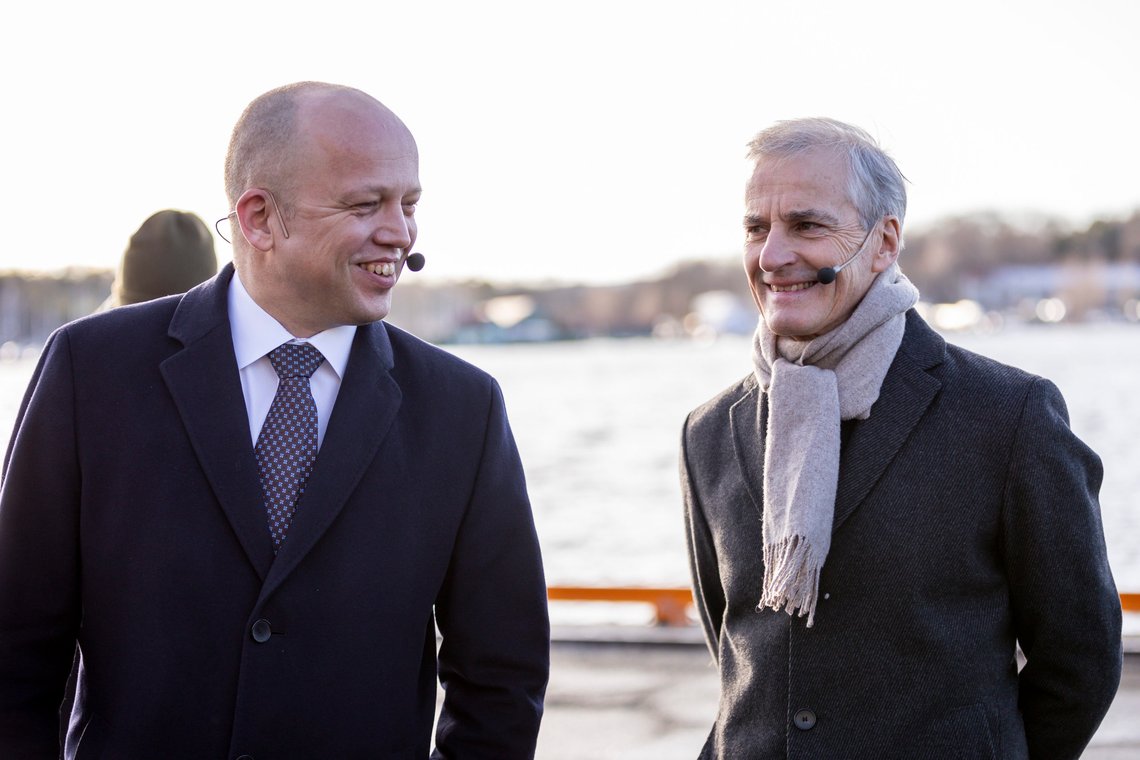 Statsminister Jonas Gahr Støre og finansminister Trygve Slagsvold Vedum er to optimistiske gladgutter.
Foto: Beate Oma Dahle / NTB Statsminister Jonas Gahr Støre og finansminister Trygve Slagsvold Vedum er to optimistiske gladgutter.
Foto: Beate Oma Dahle / NTB