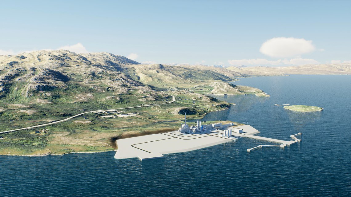 BARENTS BLUE: Skisse av den planlagte ammoniakkfabrikken på Markopnes i Kvalsund utenfor Hammerfest. Kapasiteten blir sagt å skulle være en million tonn såkalt blå ammoniakk årlig, noe som igjen vil kreve store tilførsler av naturgass. Meningen er antakelig at ammoniakken – straks statssubsidiene er oppbrukt – skal omdannes til energibæreren hydrogen, som igjen for eksempel kan anvendes til drivstoff om eksplosjonsfaren blir tilfredsstillende løst. Det gjenstår mange problemer å løse før en lønnsom verdikjede kan etableres, blant annet knyttet til håndteringen av ammoniakkens høye giftighet. Et tilleggsproblem er at det kommer lite energi ut i den andre enden i forhold til mengden av naturgass som puttes inn, og mange undrer seg over hvordan regnestykket til slutt skal gå opp. Det spørs om nåværende og fremtidige gasseiere i Barentshavet har råd til å vente til alle problemer er løst. Illustrasjon: Horisiont/Blue Barents. BARENTS BLUE: Skisse av den planlagte ammoniakkfabrikken på Markopnes i Kvalsund utenfor Hammerfest. Kapasiteten blir sagt å skulle være en million tonn såkalt blå ammoniakk årlig, noe som igjen vil kreve store tilførsler av naturgass. Meningen er antakelig at ammoniakken – straks statssubsidiene er oppbrukt – skal omdannes til energibæreren hydrogen, som igjen for eksempel kan anvendes til drivstoff om eksplosjonsfaren blir tilfredsstillende løst. Det gjenstår mange problemer å løse før en lønnsom verdikjede kan etableres, blant annet knyttet til håndteringen av ammoniakkens høye giftighet. Et tilleggsproblem er at det kommer lite energi ut i den andre enden i forhold til mengden av naturgass som puttes inn, og mange undrer seg over hvordan regnestykket til slutt skal gå opp. Det spørs om nåværende og fremtidige gasseiere i Barentshavet har råd til å vente til alle problemer er løst. Illustrasjon: Horisiont/Blue Barents.