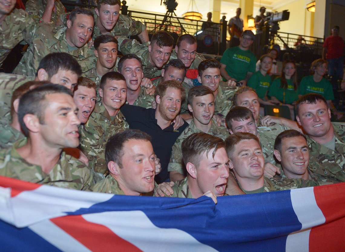 Prins Harry med britiske soldater under Invictus Games 2016. Foto: Alex Manne, Wikimedia Commons Prins Harry med britiske soldater under Invictus Games 2016. Foto: Alex Manne, Wikimedia Commons