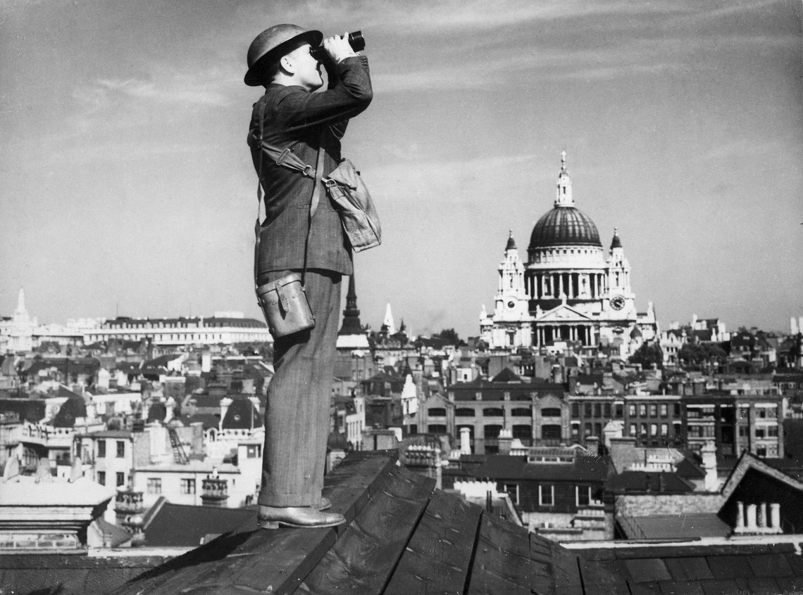 Battle of Britain - rasjonering ble innført under andre verdenskrig. Men den gangen kjempet britene mot en ytre fiende. Nå sitter fienden i Westminister og i Downing Street No. 10. Foto: Wikipedia Battle of Britain - rasjonering ble innført under andre verdenskrig. Men den gangen kjempet britene mot en ytre fiende. Nå sitter fienden i Westminister og i Downing Street No. 10. Foto: Wikipedia