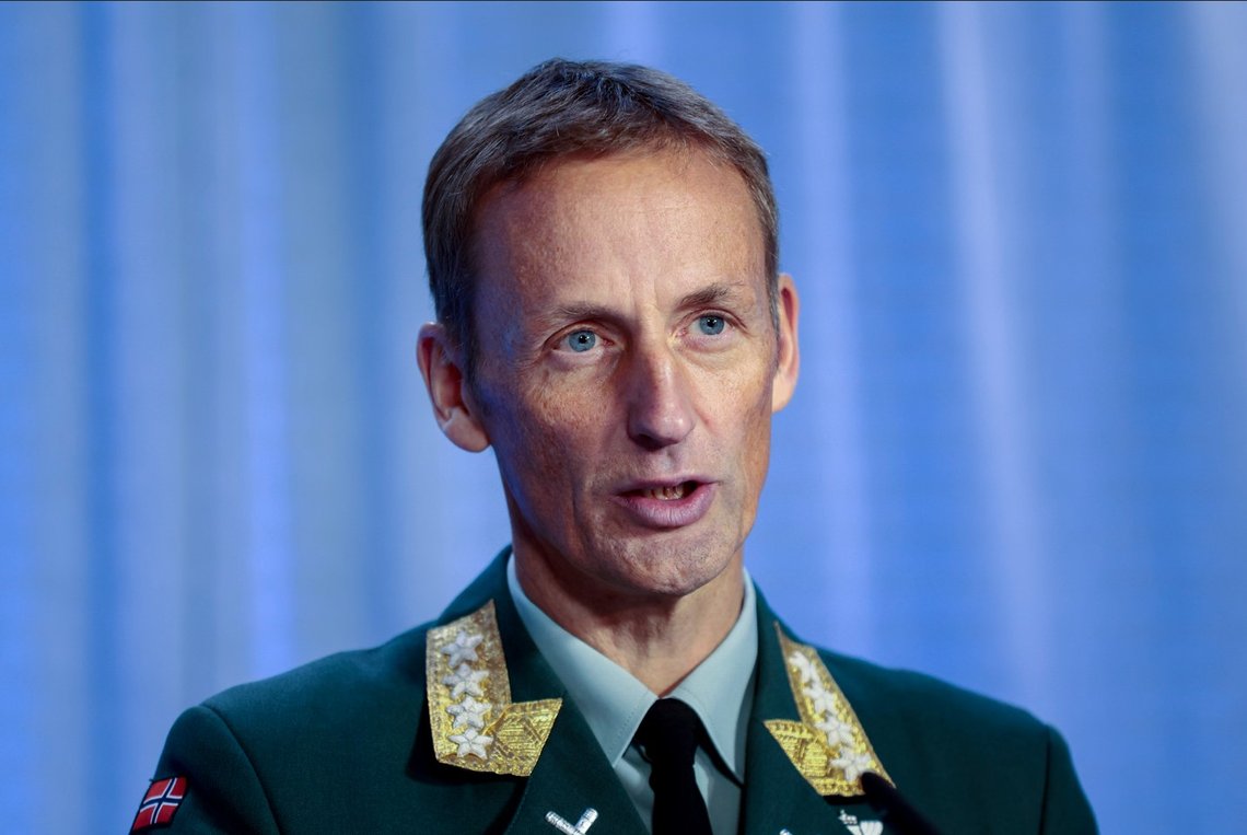 Forsvarssjef Eirik Kristoffersen sier til Klassekampen at han ikke tror på ukrainsk seier i krigen mot Russland. Han møter motbør for sitt syn, som er stikk i strid med det som er konsensus både hos forsvarseksperter og politikere. Arkivfoto: Geir Olsen / NTB Forsvarssjef Eirik Kristoffersen sier til Klassekampen at han ikke tror på ukrainsk seier i krigen mot Russland. Han møter motbør for sitt syn, som er stikk i strid med det som er konsensus både hos forsvarseksperter og politikere. Arkivfoto: Geir Olsen / NTB