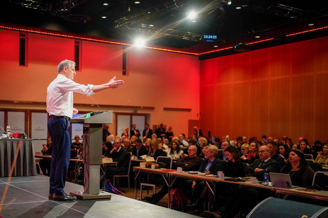 Partileder og statsminister Jonas Gahr Støre under landsstyremøtet til Arbeiderpartiet i Oslo tirsdag. Han gleder seg til valgkampen. Foto: Terje Pedersen / NTB Partileder og statsminister Jonas Gahr Støre under landsstyremøtet til Arbeiderpartiet i Oslo tirsdag. Han gleder seg til valgkampen. Foto: Terje Pedersen / NTB
