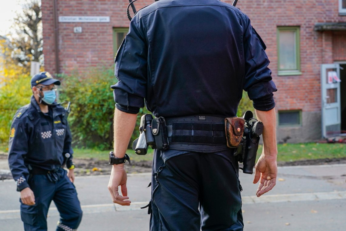 Oslo 20201105
Politiet innfører midlertidig bevæpning på grunn av skjerpet trusselvurdering fra PST. Her en brann i et bygg i Christian Michelsens gate ved Carl Berners plass i Oslo.
Foto: Heiko Junge /NTB Oslo 20201105
Politiet innfører midlertidig bevæpning på grunn av skjerpet trusselvurdering fra PST. Her en brann i et bygg i Christian Michelsens gate ved Carl Berners plass i Oslo.
Foto: Heiko Junge /NTB