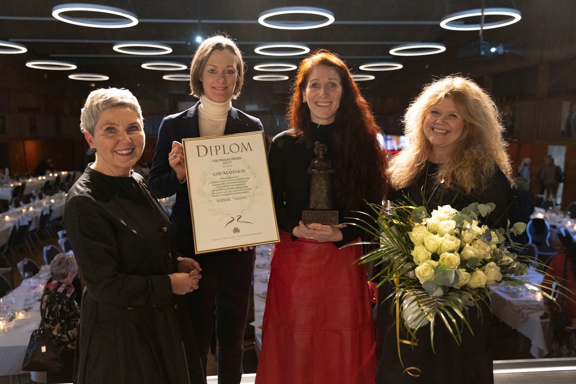 Oslo 20230211.
Lise Klaveness blir tildelt Fredrikkeprisen i Samfunnssalen i Oslo, lørdag 11. februar 2023.
Fra venstre Marit Bjørnstad, Anette Trettebergstuen, Lise Klaveness, Malin Stensønes.
Foto: Hanna Johre / NTB Oslo 20230211.
Lise Klaveness blir tildelt Fredrikkeprisen i Samfunnssalen i Oslo, lørdag 11. februar 2023.
Fra venstre Marit Bjørnstad, Anette Trettebergstuen, Lise Klaveness, Malin Stensønes.
Foto: Hanna Johre / NTB