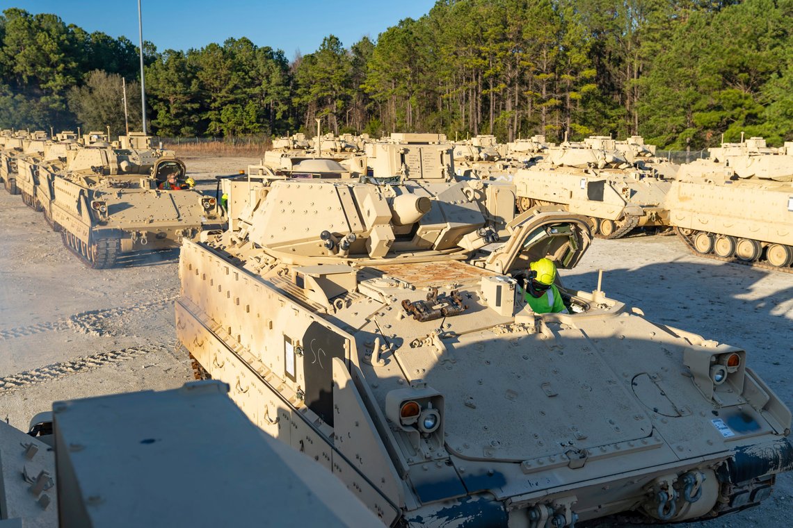 Biden-regimet fortsetter å bruke penger det ikke har. Som her, Bradley-panservogner til Ukraina. In this image provided by U.S. Transportation Command, a stevedore sits in a Bradley Fighting Vehicle before loading it onto the ARC Wallenius Wilhemsen Jan. 25, 2023, at the Transportation Core Dock in North Charleston, S.C. After months of agonizing, the U.S has agreed to send longer-range bombs to Ukraine as it prepares to launch a spring offensive to retake territory Russia captured last year, U.S. officials said Thursday, confirming that the new weapons will have roughly double the range of any other offensive weapon provided by America. (Oz Suguitan/U.S. Transportation Command via AP Biden-regimet fortsetter å bruke penger det ikke har. Som her, Bradley-panservogner til Ukraina. In this image provided by U.S. Transportation Command, a stevedore sits in a Bradley Fighting Vehicle before loading it onto the ARC Wallenius Wilhemsen Jan. 25, 2023, at the Transportation Core Dock in North Charleston, S.C. After months of agonizing, the U.S has agreed to send longer-range bombs to Ukraine as it prepares to launch a spring offensive to retake territory Russia captured last year, U.S. officials said Thursday, confirming that the new weapons will have roughly double the range of any other offensive weapon provided by America. (Oz Suguitan/U.S. Transportation Command via AP