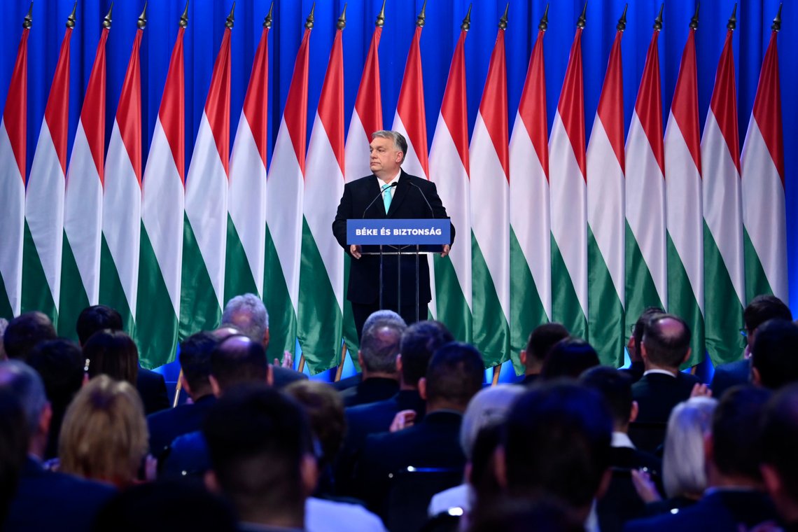 Ungarns statsminister Viktor Orban sier han fortsatt vil drive handel med Russland og anklager EU og Nato for å ønske å holde Ukraina-krigen i gang. Foto: Denes Erdos, AP / NTB. Ungarns statsminister Viktor Orban sier han fortsatt vil drive handel med Russland og anklager EU og Nato for å ønske å holde Ukraina-krigen i gang. Foto: Denes Erdos, AP / NTB.