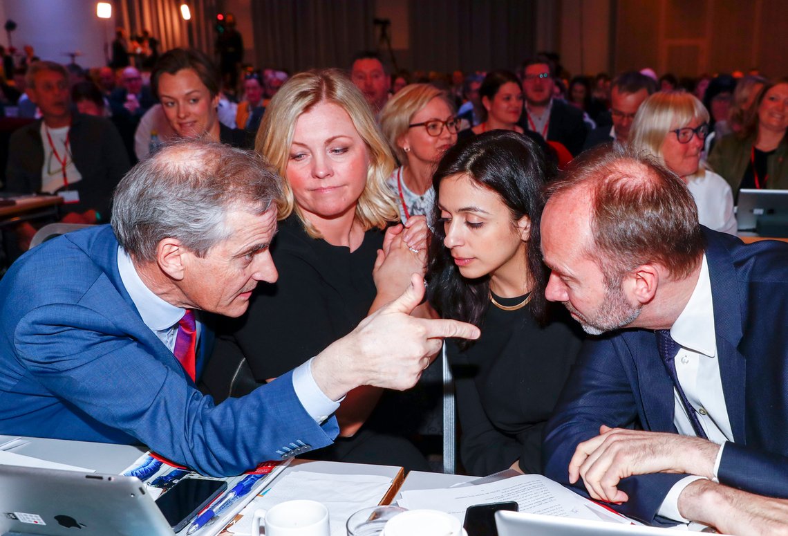 Trond Giske er svært kritisk til sine tidligere kolleger i toppen av Ap, og fremstår mer som en politisk konkurrent enn som medlem av samme parti.
Foto: Terje Pedersen / NTB Trond Giske er svært kritisk til sine tidligere kolleger i toppen av Ap, og fremstår mer som en politisk konkurrent enn som medlem av samme parti.
Foto: Terje Pedersen / NTB