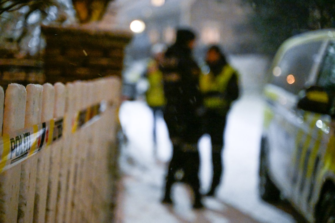 Politiet på stedet der tre mennesker ble funnet døde i Trondheim torsdag kveld. Foto: Joakim Halvorsen / NTB Politiet på stedet der tre mennesker ble funnet døde i Trondheim torsdag kveld. Foto: Joakim Halvorsen / NTB