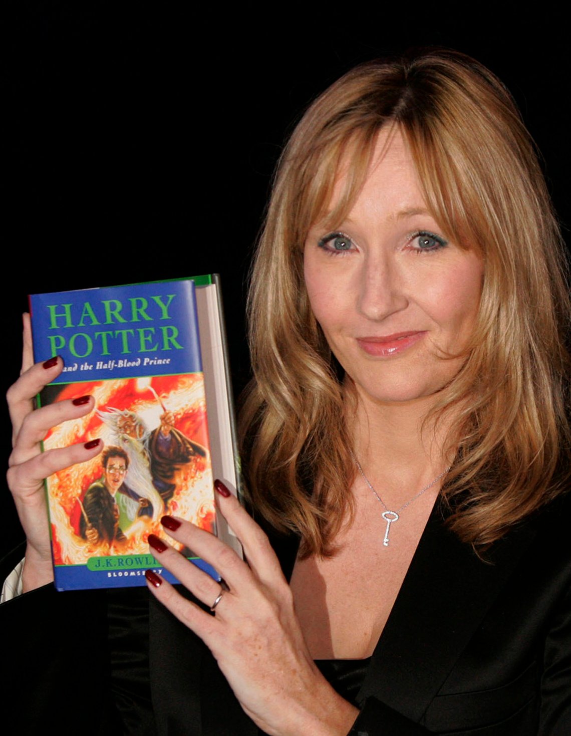 J.K. Rowling er den britiske forfatteren bak de populære bøkene og filmene om Harry Potter. Foto: Matt Dunham, AP-NTB. J.K. Rowling er den britiske forfatteren bak de populære bøkene og filmene om Harry Potter. Foto: Matt Dunham, AP-NTB.