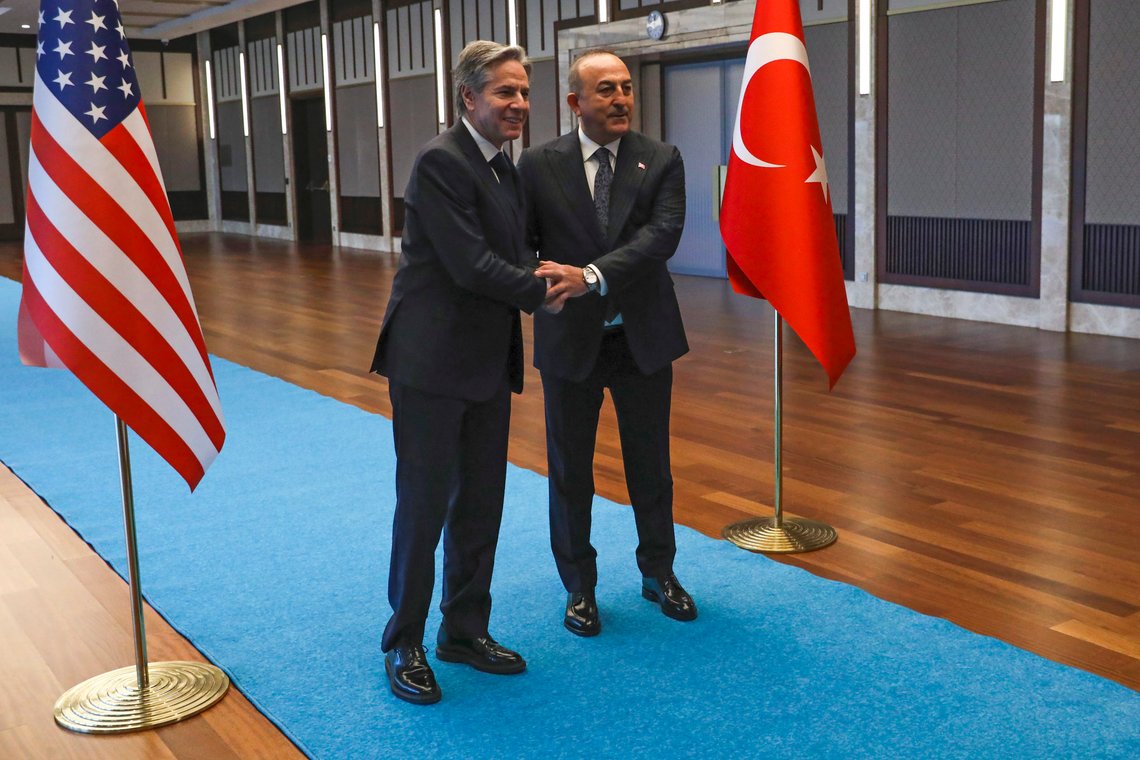 USAs utenriksminister Antony Blinken sammen med Tyrkias utenriksminister Mevlut Cavusoglu. Foto: Burhan Ozbilici, AP / NTB. USAs utenriksminister Antony Blinken sammen med Tyrkias utenriksminister Mevlut Cavusoglu. Foto: Burhan Ozbilici, AP / NTB.