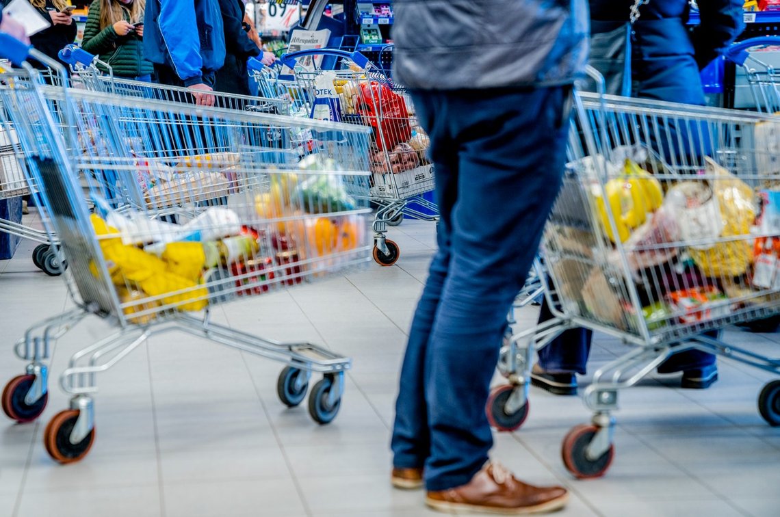 Prisene på en rekke matvarer har økt hos Coop Extra og Rema 1000 1. februar, viser stikkprøver flere medier har gjort. Foto: Stian Lysberg Solum / NTB Prisene på en rekke matvarer har økt hos Coop Extra og Rema 1000 1. februar, viser stikkprøver flere medier har gjort. Foto: Stian Lysberg Solum / NTB