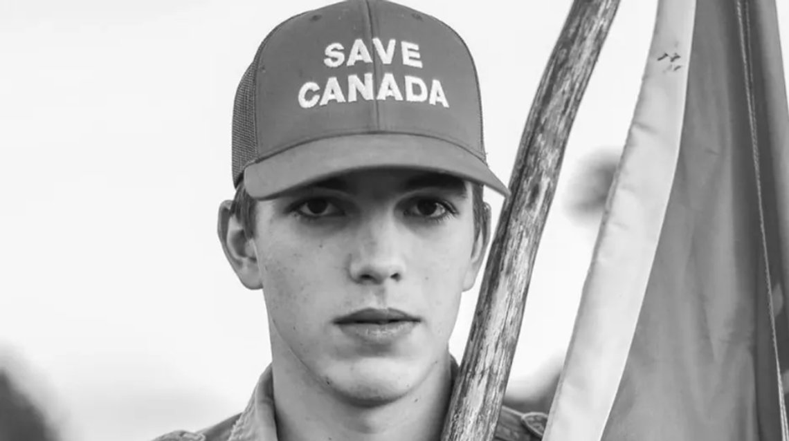 16 år gamle Josh Alexander mener det bare finnes to kjønn. Da ble han utestengt fra skolen og pågrepet av politiet når han forsøkte å skaffe seg undervisning. Skjermdump Liberty Coalition Canada 16 år gamle Josh Alexander mener det bare finnes to kjønn. Da ble han utestengt fra skolen og pågrepet av politiet når han forsøkte å skaffe seg undervisning. Skjermdump Liberty Coalition Canada