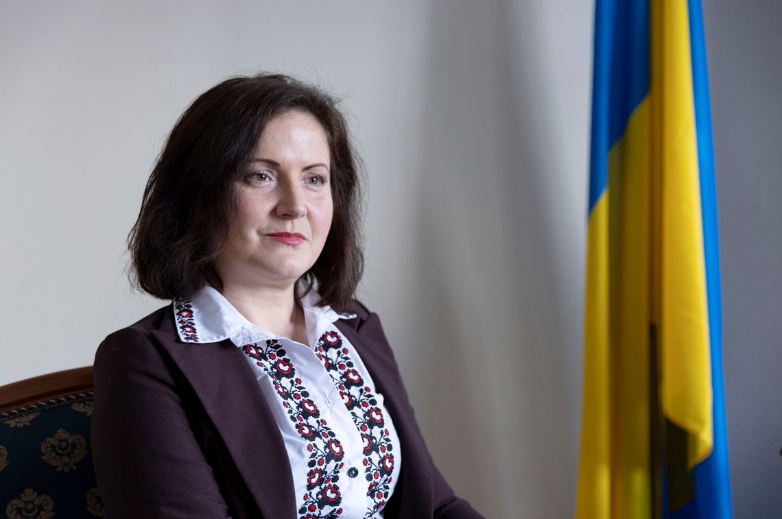Fungerende Ukraina-ambassadør Lilija Hontsjarevytsj forsvarer at landet har bedt om kontroversielle klasevåpen. Foto: Hanna Johre / NTB Fungerende Ukraina-ambassadør Lilija Hontsjarevytsj forsvarer at landet har bedt om kontroversielle klasevåpen. Foto: Hanna Johre / NTB