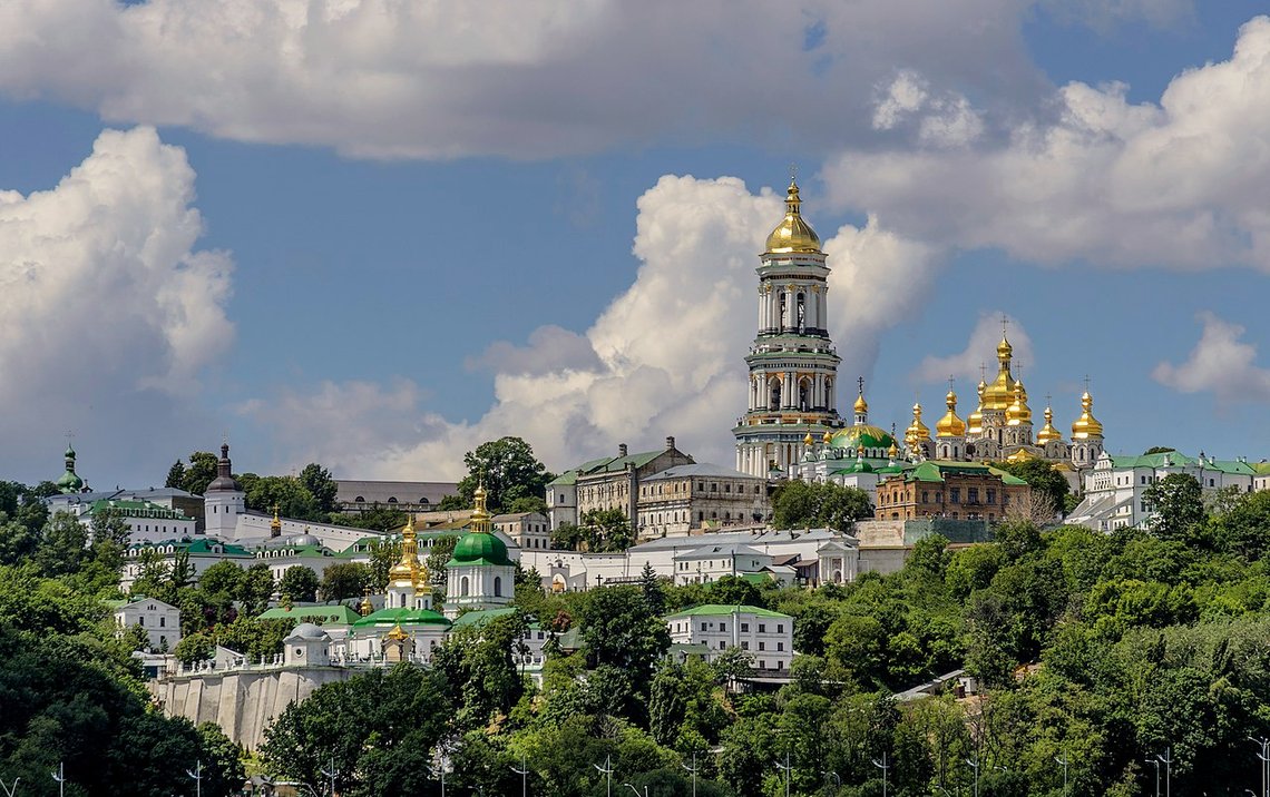 Pechersk Lavra – «huleklosteret» – ble grunnlagt i 1051 og har siden vært et fremtredende senter for østortodoks kristendom. Foto: Falin, Wikimedia Commons Pechersk Lavra – «huleklosteret» – ble grunnlagt i 1051 og har siden vært et fremtredende senter for østortodoks kristendom. Foto: Falin, Wikimedia Commons