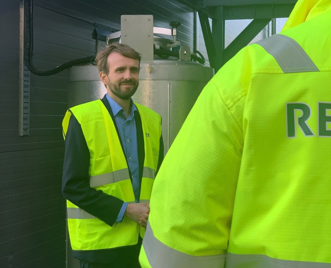 Næringsminister, Jan Christian Vestre, besøker biogassanlegget på Stord.
Skjermdump fra Facebook Næringsminister, Jan Christian Vestre, besøker biogassanlegget på Stord.
Skjermdump fra Facebook