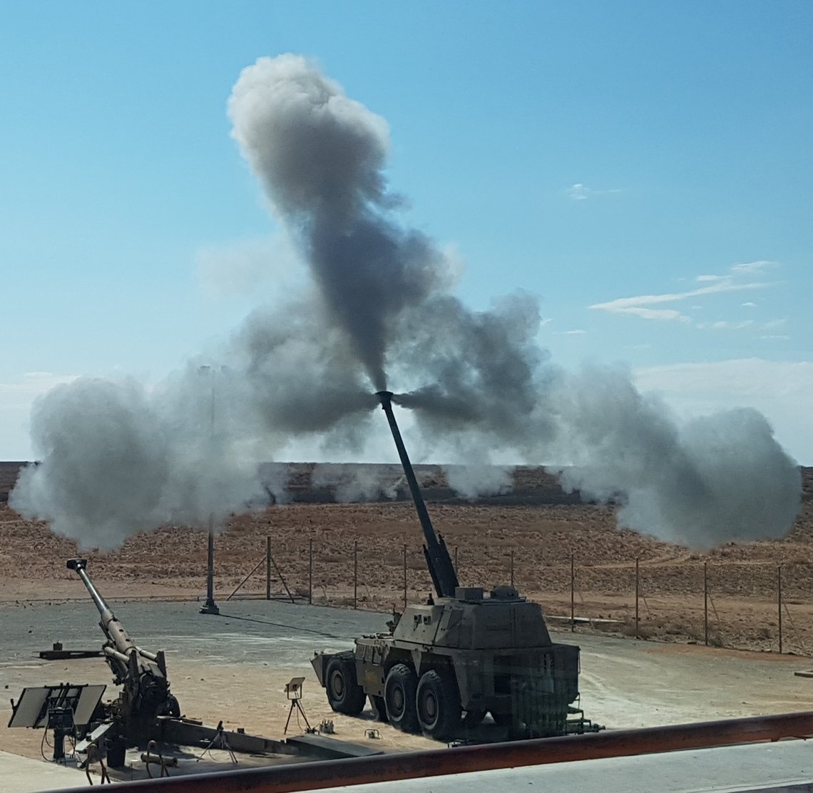 Rheinmetall lager langt mer enn bare kanonløp. Også ammunisjon av forskjellige typer, som 155 mm artillerigranater produsert av Rheinmetalls sør-afrikanske datterselskap, Rheinmetall Denel Munition (RDM). Her avbildet på en Denel G6 155 mm selvgående haubitser. Foto: Rheinmetall Rheinmetall lager langt mer enn bare kanonløp. Også ammunisjon av forskjellige typer, som 155 mm artillerigranater produsert av Rheinmetalls sør-afrikanske datterselskap, Rheinmetall Denel Munition (RDM). Her avbildet på en Denel G6 155 mm selvgående haubitser. Foto: Rheinmetall