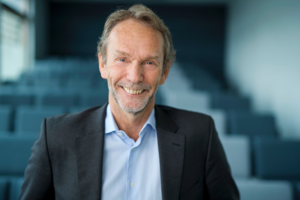 Harald Magnus Andreassen er sjeføkonom i SpareBank 1 Markets. Han er ikke bekymret for at bankkrisen i USA skal skape en ny finanskrise. Foto: Pressebilde/ SpareBank1 Harald Magnus Andreassen er sjeføkonom i SpareBank 1 Markets. Han er ikke bekymret for at bankkrisen i USA skal skape en ny finanskrise. Foto: Pressebilde/ SpareBank1