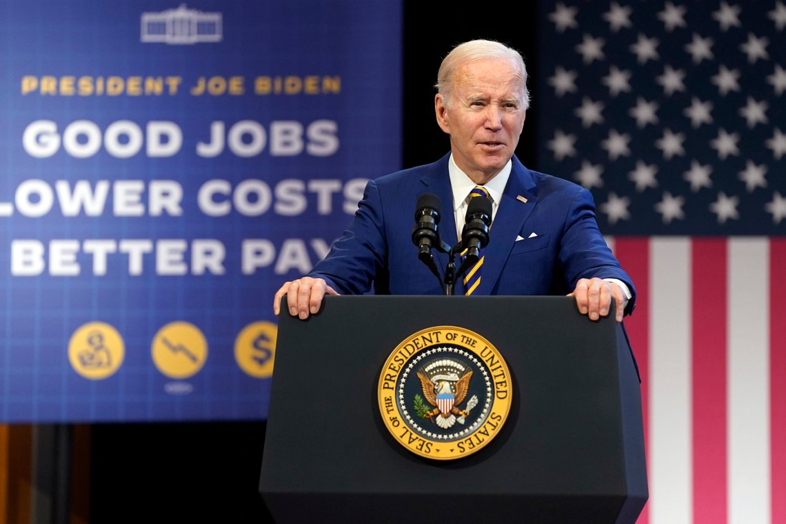 Biden mister igjen tillit blant velgerne, også blant Demokrater under 45 år. Foto: AP Photo /Evan Vucci/ NTB Biden mister igjen tillit blant velgerne, også blant Demokrater under 45 år. Foto: AP Photo /Evan Vucci/ NTB