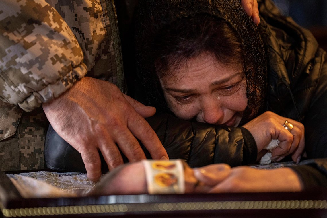 Russlands invasjon av Ukraina har ført til store humanitære lidelser, men har ifølge Amnesty International avdekket hvordan vestlige land har et selektivt syn på menneskerettigheter. Foto: AP / NTB Russlands invasjon av Ukraina har ført til store humanitære lidelser, men har ifølge Amnesty International avdekket hvordan vestlige land har et selektivt syn på menneskerettigheter. Foto: AP / NTB