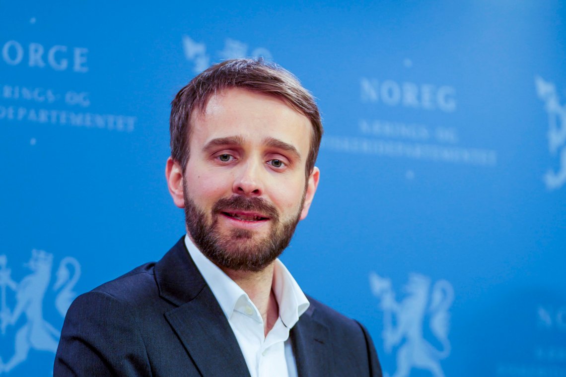 Næringsminister Jan Christian Vestre (Ap) fortalte om norsk batteridrift på en pressekonferanse torsdag. Foto: Terje Pedersen / NTB Næringsminister Jan Christian Vestre (Ap) fortalte om norsk batteridrift på en pressekonferanse torsdag. Foto: Terje Pedersen / NTB