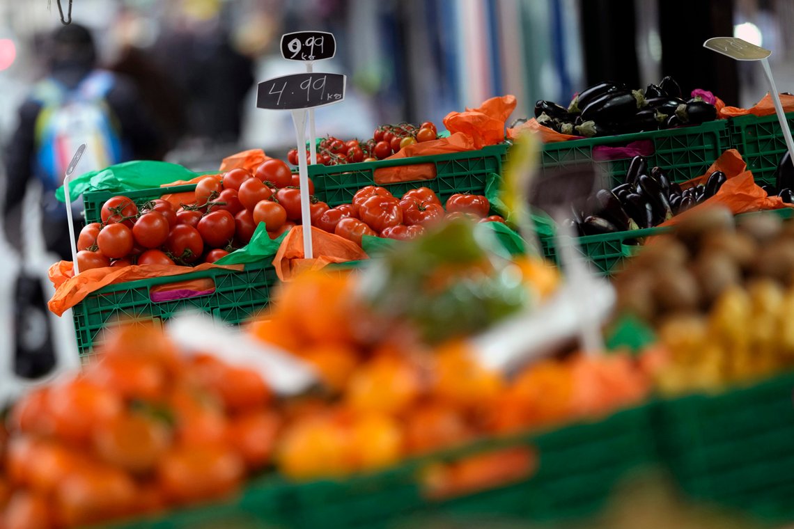 Vegetables on sale at a stall in London, Tuesday, Feb. 28, 2023. Grocery price inflation feature. Grocery price inflation has reached a record 17.1% to add a potential £811 to annual household shopping bills. This month marks a full year since monthly grocery inflation rose beyond 4% as consumers named it their second most important issue behind energy costs. (AP Photo/Alastair Grant) Vegetables on sale at a stall in London, Tuesday, Feb. 28, 2023. Grocery price inflation feature. Grocery price inflation has reached a record 17.1% to add a potential £811 to annual household shopping bills. This month marks a full year since monthly grocery inflation rose beyond 4% as consumers named it their second most important issue behind energy costs. (AP Photo/Alastair Grant)