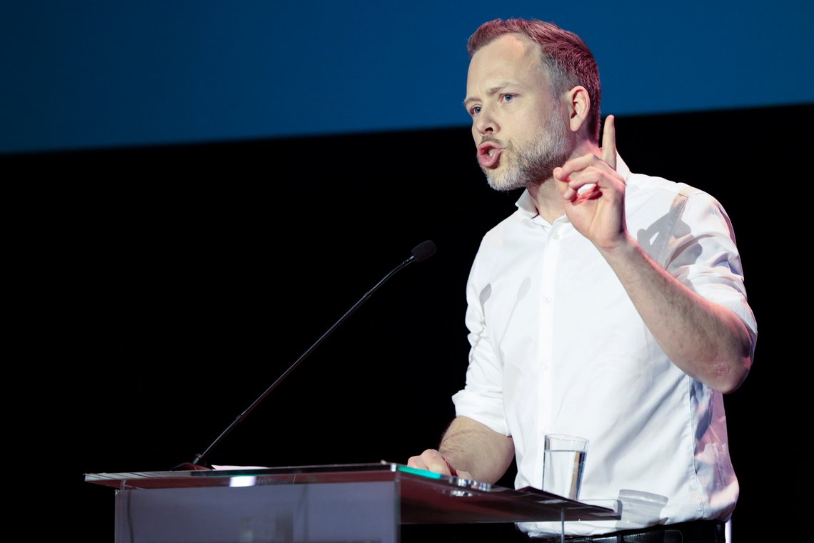 Gardermoen 20230317.
Partileder Audun Lysbakken på landsmøtet til SV på Gardermoen.
Foto: Alf Simensen / NTB Gardermoen 20230317.
Partileder Audun Lysbakken på landsmøtet til SV på Gardermoen.
Foto: Alf Simensen / NTB