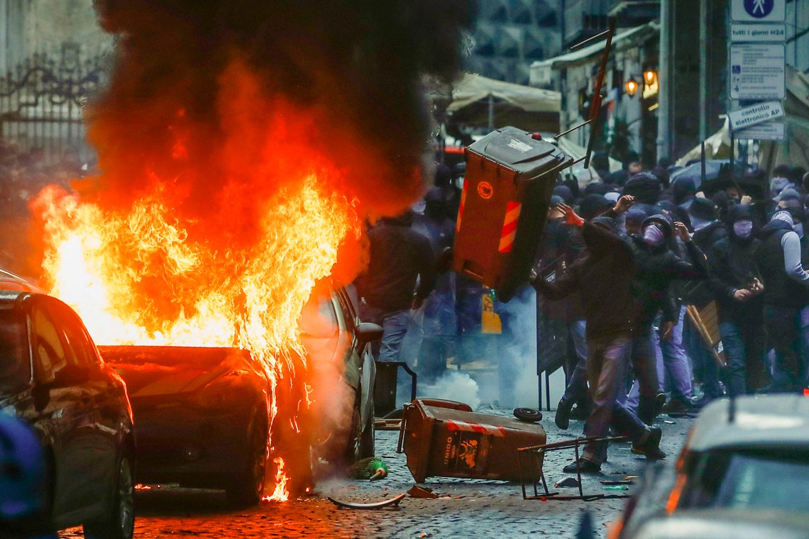 Supporters of the Eitracht Frankfurt soccer team clash with police in Naples, southern Italy, Wednesday, March 15, 2023, where their team is about to play a Champions League, round of 16, second leg soccer match against Naples. (AP Photo/Salvatore Laporta) Supporters of the Eitracht Frankfurt soccer team clash with police in Naples, southern Italy, Wednesday, March 15, 2023, where their team is about to play a Champions League, round of 16, second leg soccer match against Naples. (AP Photo/Salvatore Laporta)
