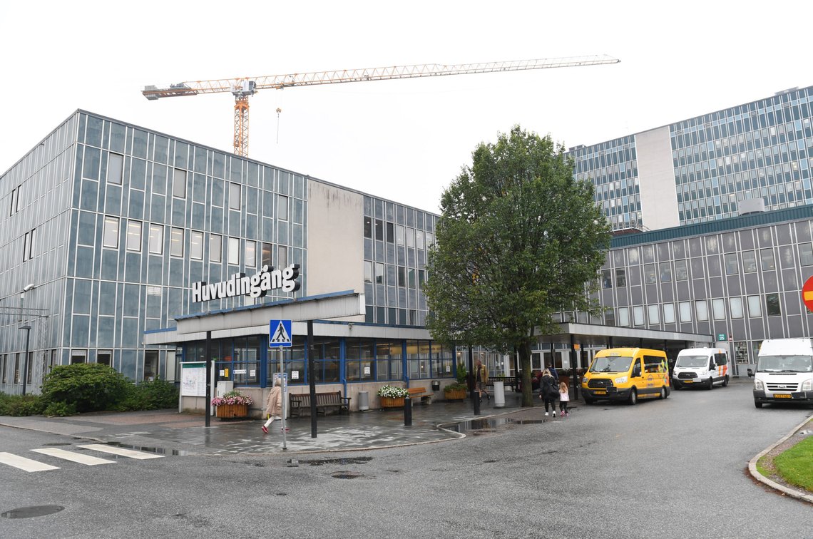 STOCKHOLM, SVERIGE 20170831.
Huvudingången till Danderyds sjukhus där H.K.H. Prinsessan Sofia och prins Carl Philip under torsdagen blev föräldrar till sitt andra barn. Paret har sedan tidigare sonen Alexander.
Foto: Fredrik Sandberg/TT / NTB STOCKHOLM, SVERIGE 20170831.
Huvudingången till Danderyds sjukhus där H.K.H. Prinsessan Sofia och prins Carl Philip under torsdagen blev föräldrar till sitt andra barn. Paret har sedan tidigare sonen Alexander.
Foto: Fredrik Sandberg/TT / NTB