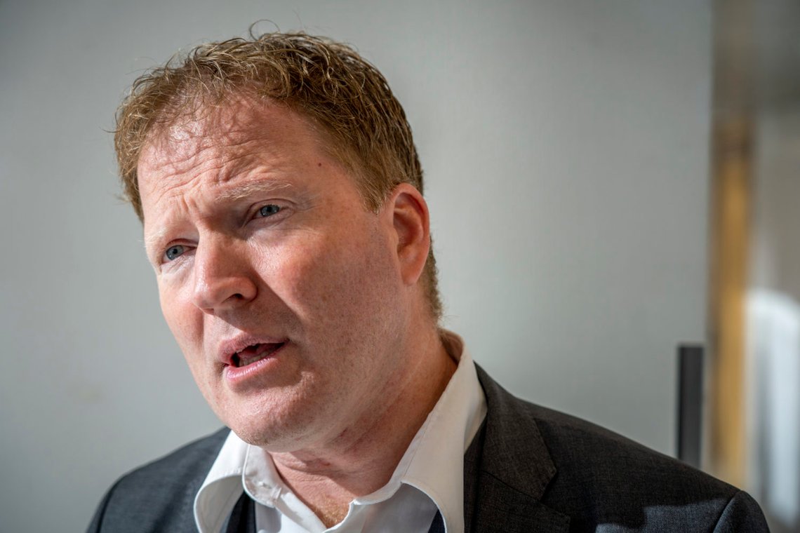 Kommunal- og distriktsminister Sigbjørn Gjelsvik (Sp) avviser at regjeringen angriper ordningene som skal gjøre det attraktivt for kommuner å stille natur til rådighet for kraftutbygging. Han er heller ikke enig i at regjeringens inndraging i ekstraordinære kraftinntekter skaper uforutsigbarhet for kommunene. Arkivfoto: Ole Berg-Rusten / NTB Kommunal- og distriktsminister Sigbjørn Gjelsvik (Sp) avviser at regjeringen angriper ordningene som skal gjøre det attraktivt for kommuner å stille natur til rådighet for kraftutbygging. Han er heller ikke enig i at regjeringens inndraging i ekstraordinære kraftinntekter skaper uforutsigbarhet for kommunene. Arkivfoto: Ole Berg-Rusten / NTB