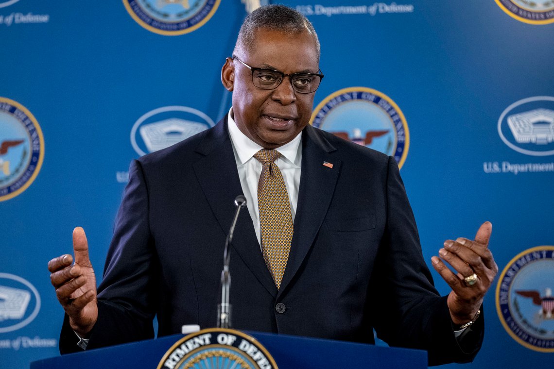 Forsvarsminister Lloyd Austin sier luftangrepene ble utført som svar på et droneangrep mot en koalisjonsbase. Foto: Andrew Harnik / AP / NTB Forsvarsminister Lloyd Austin sier luftangrepene ble utført som svar på et droneangrep mot en koalisjonsbase. Foto: Andrew Harnik / AP / NTB