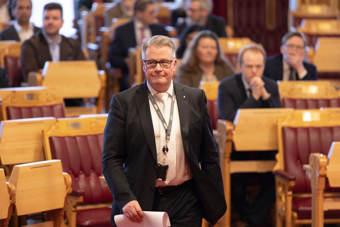 Per-Willy Amundsen (Frp) i Stortinget. Frp-politikeren ber justisministeren innføre ID-kontroll på grensen for å bremse voldsutøvelse i gjengene. Foto: Hanna Johre / NTB Per-Willy Amundsen (Frp) i Stortinget. Frp-politikeren ber justisministeren innføre ID-kontroll på grensen for å bremse voldsutøvelse i gjengene. Foto: Hanna Johre / NTB